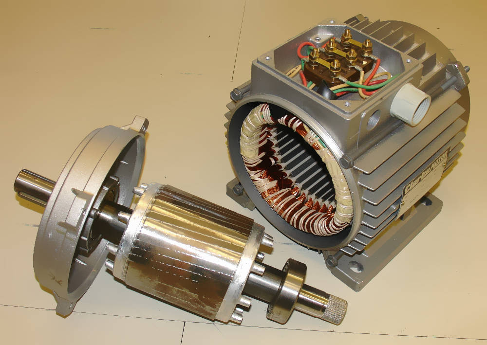 Photo d’un stator et d’un rotor d’un moteur électrique.