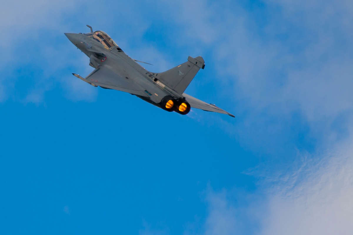 Photo du Rafale en vol et ses moteurs vue de l’arrière